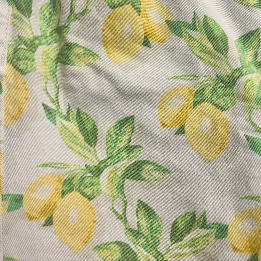 Talbots Signature Crop Size 4 Lemon Print